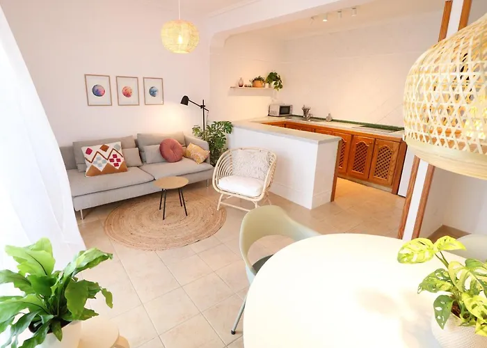 Casa Lea - Central, Cozy And Right By The Beach アパート